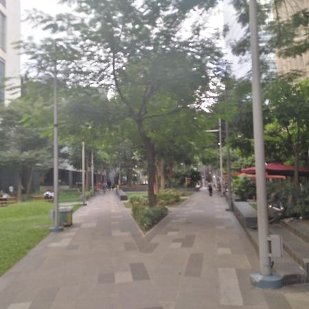 2 Bedrooms Units Forbes Area 5Th Avenue Bgc Center マニラ市 エクステリア 写真