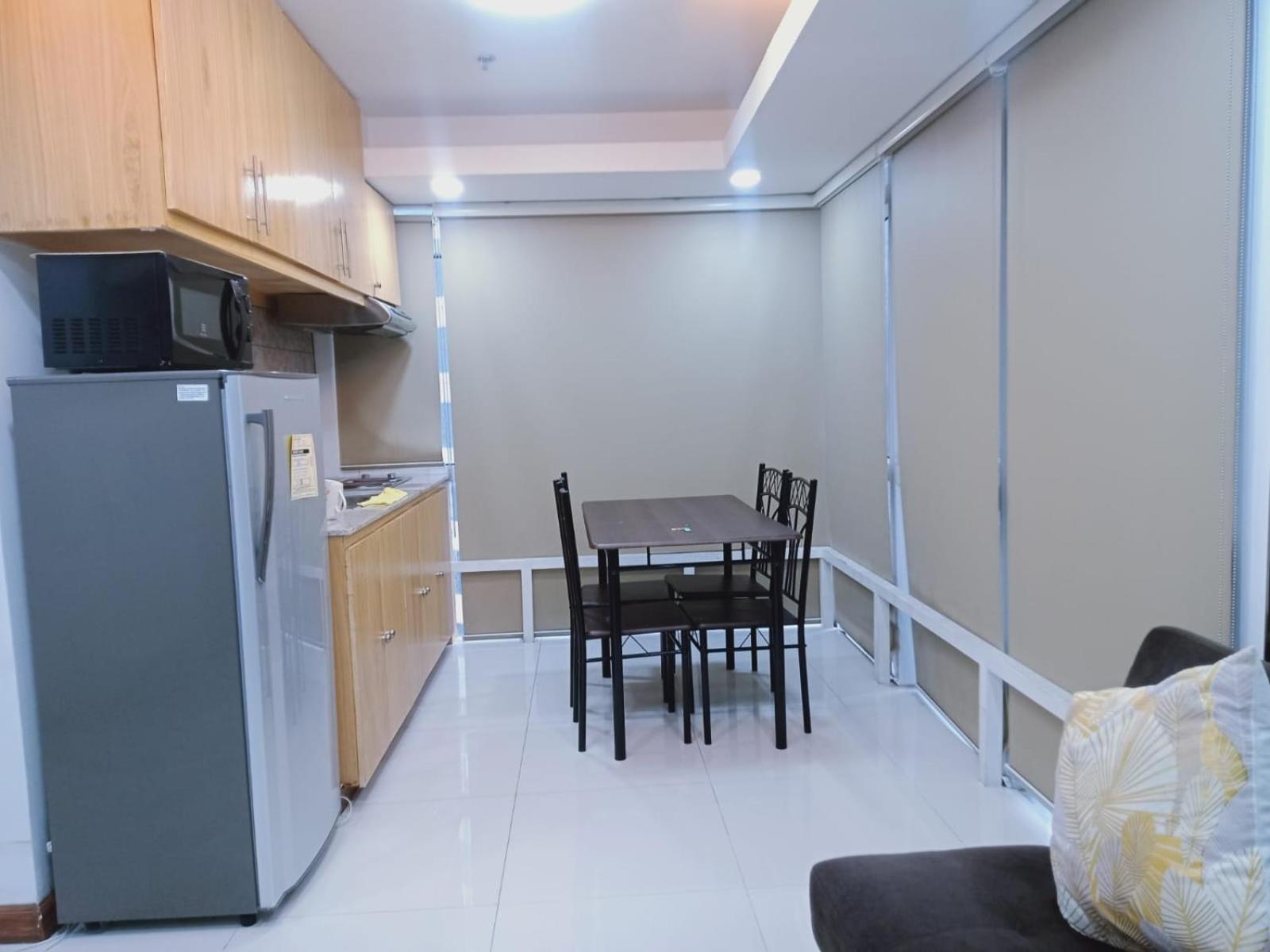 2 Bedrooms Units Forbes Area 5Th Avenue Bgc Center マニラ市 エクステリア 写真