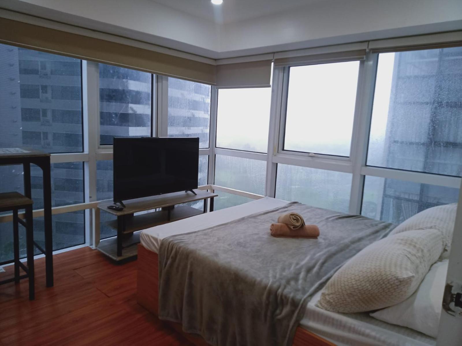 2 Bedrooms Units Forbes Area 5Th Avenue Bgc Center マニラ市 エクステリア 写真