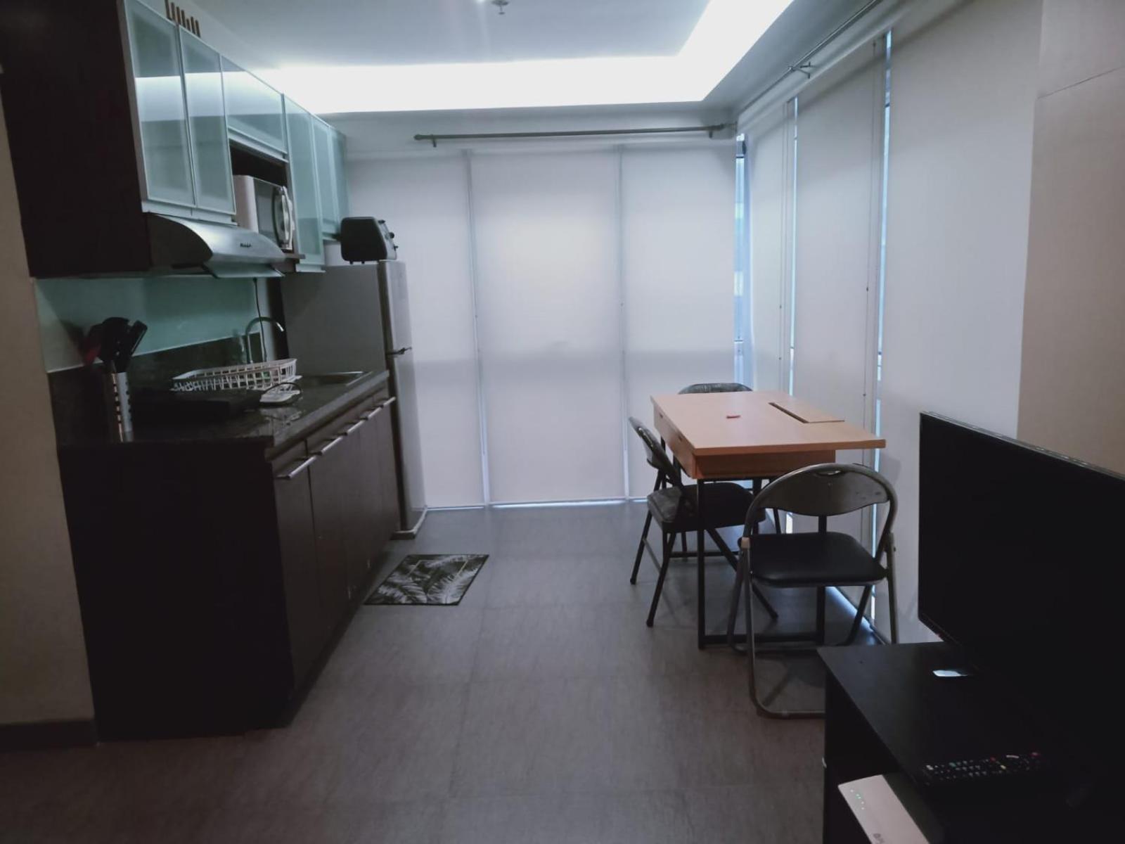 2 Bedrooms Units Forbes Area 5Th Avenue Bgc Center マニラ市 エクステリア 写真