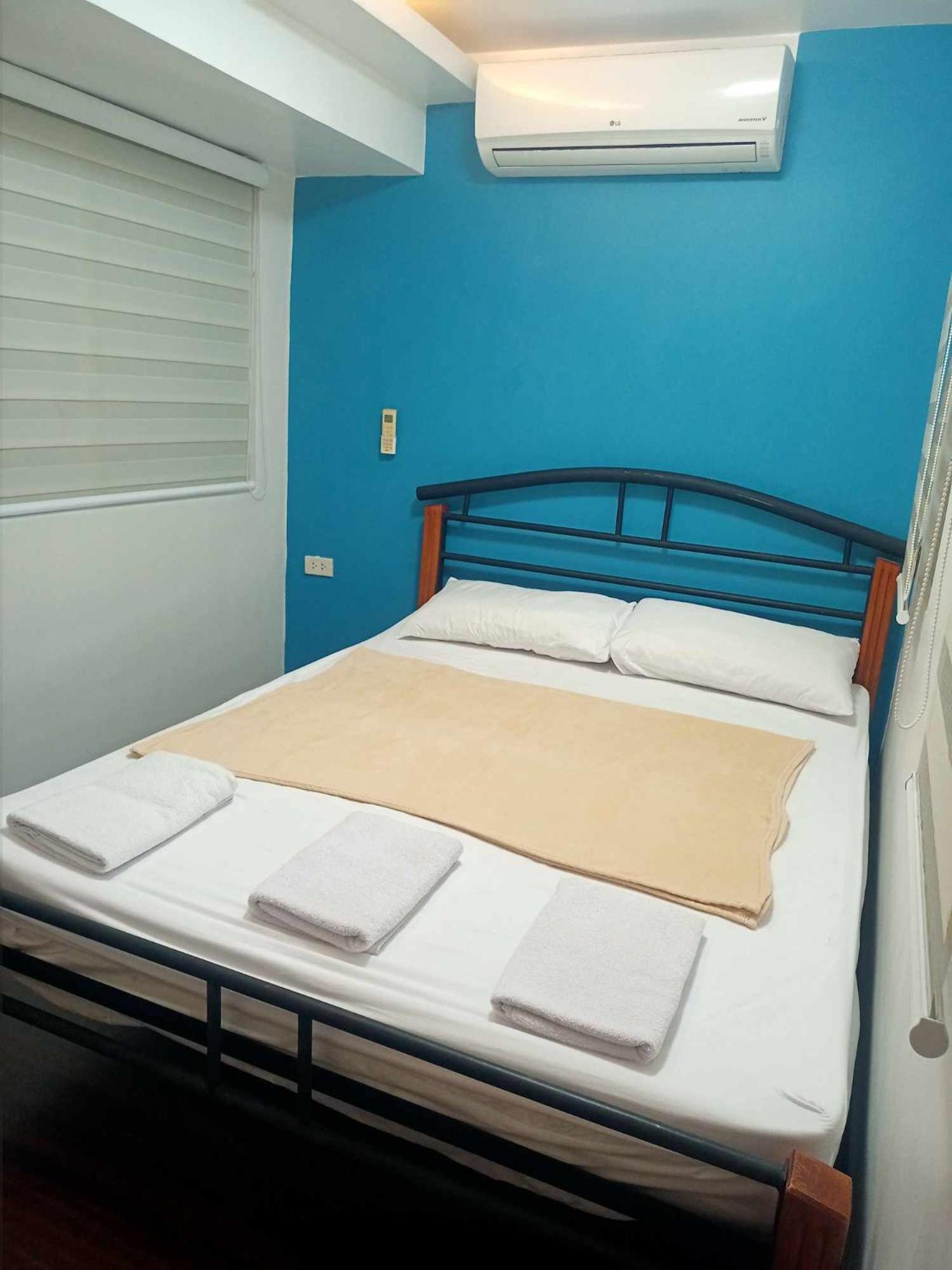 2 Bedrooms Units Forbes Area 5Th Avenue Bgc Center マニラ市 エクステリア 写真