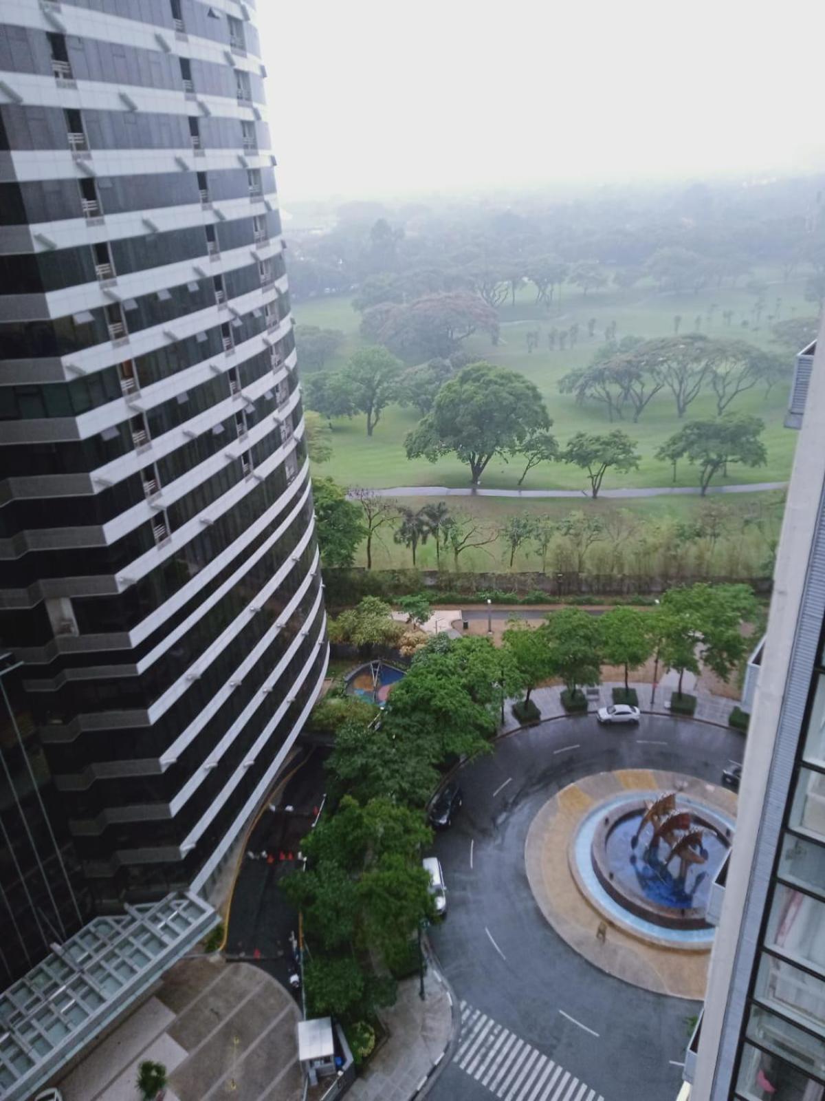 2 Bedrooms Units Forbes Area 5Th Avenue Bgc Center マニラ市 エクステリア 写真