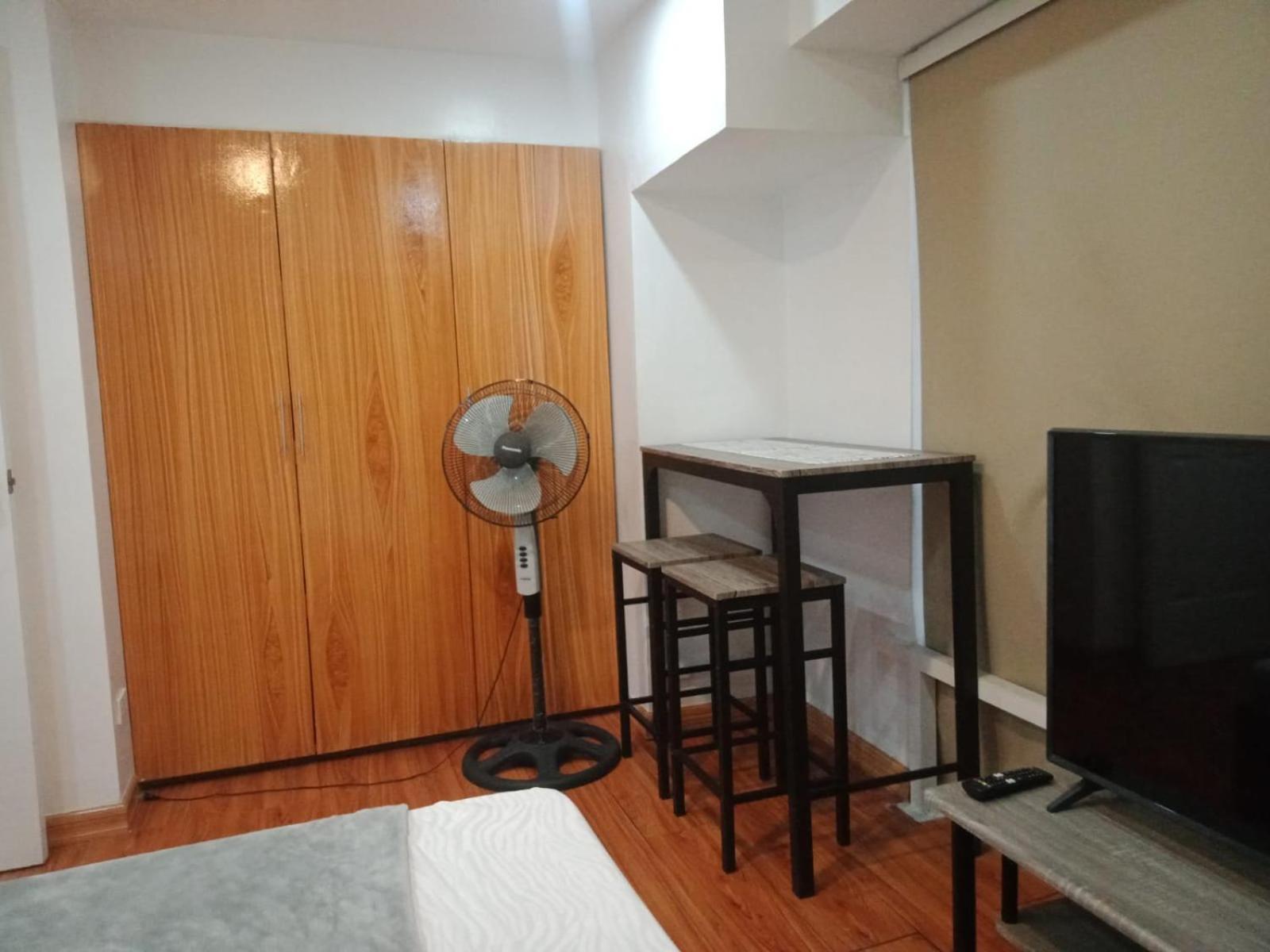 2 Bedrooms Units Forbes Area 5Th Avenue Bgc Center マニラ市 エクステリア 写真