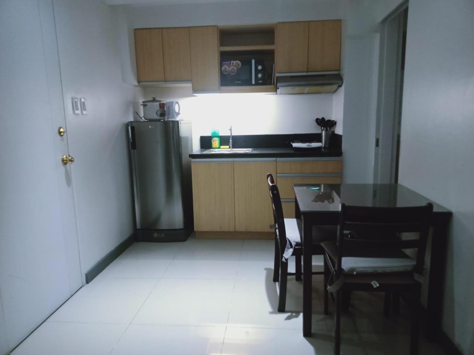 2 Bedrooms Units Forbes Area 5Th Avenue Bgc Center マニラ市 エクステリア 写真