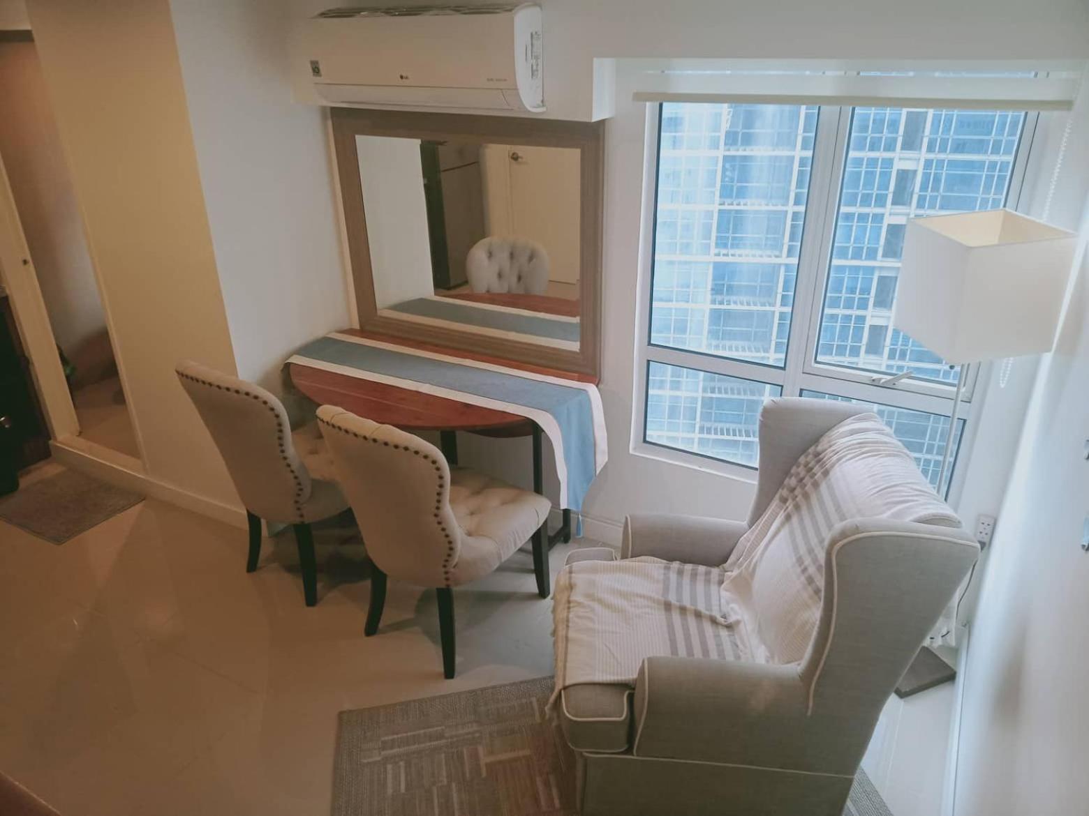 2 Bedrooms Units Forbes Area 5Th Avenue Bgc Center マニラ市 エクステリア 写真