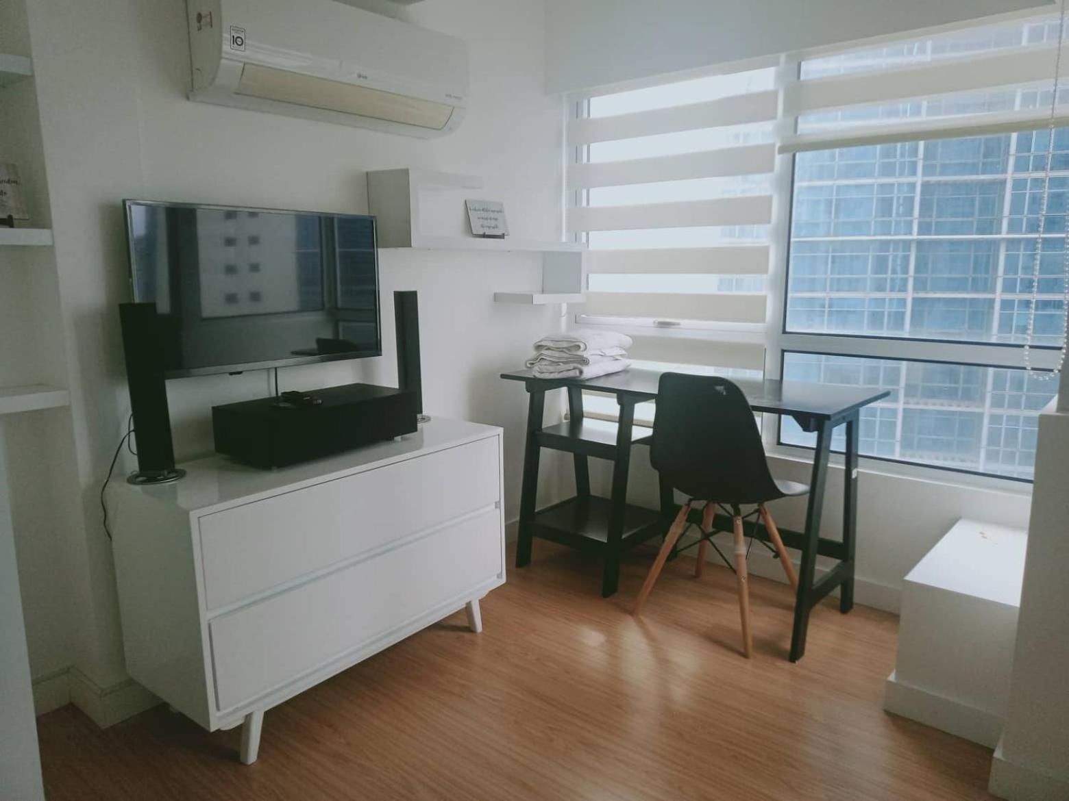 2 Bedrooms Units Forbes Area 5Th Avenue Bgc Center マニラ市 エクステリア 写真