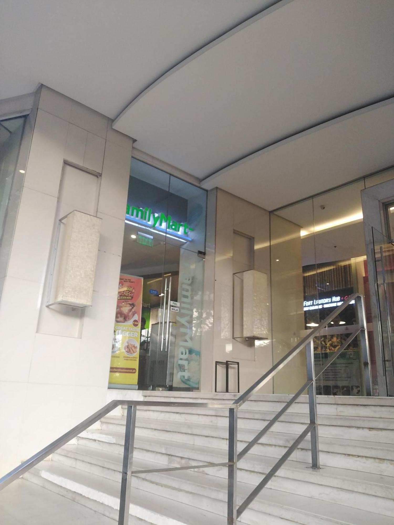 2 Bedrooms Units Forbes Area 5Th Avenue Bgc Center マニラ市 エクステリア 写真