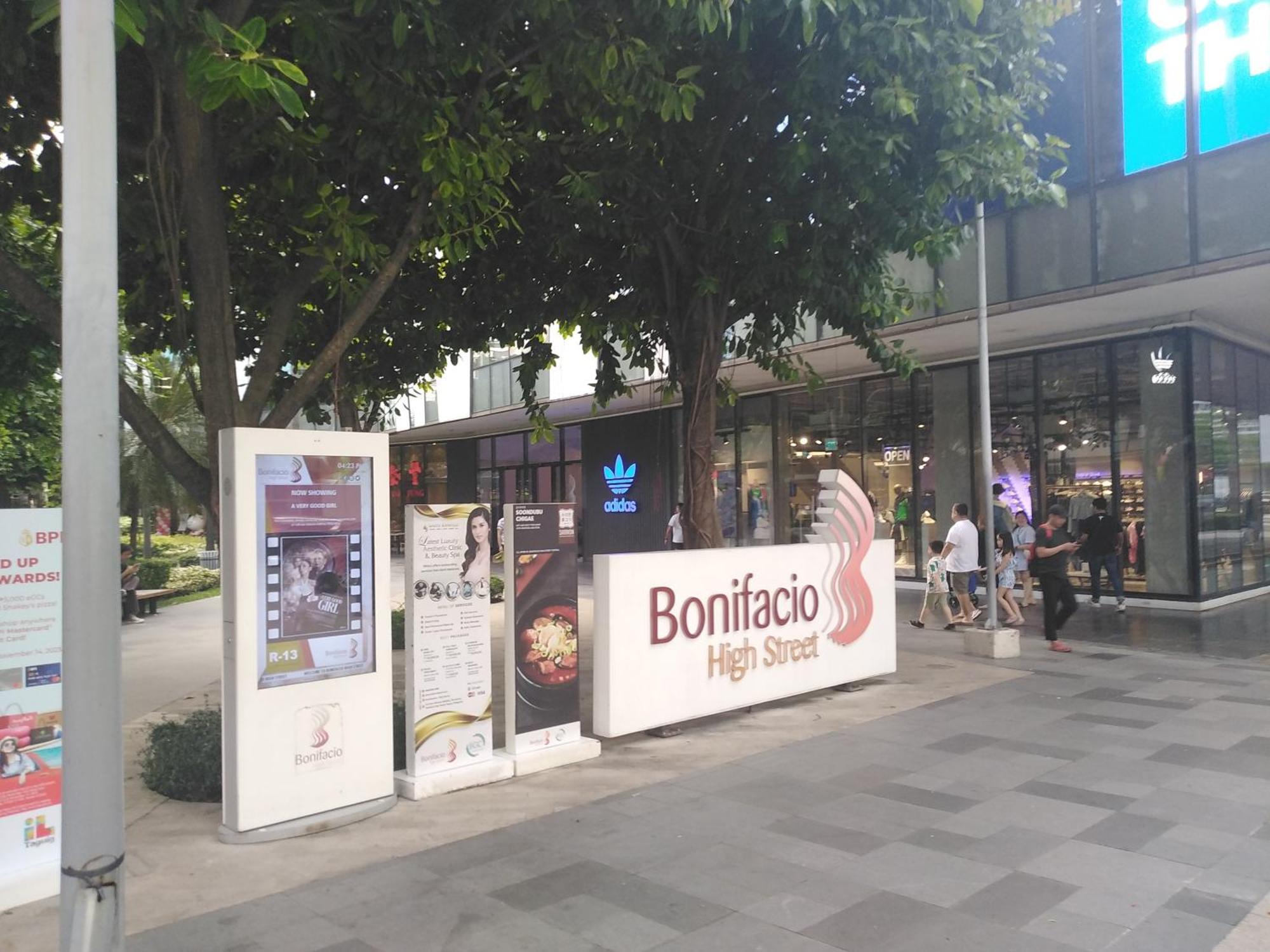 2 Bedrooms Units Forbes Area 5Th Avenue Bgc Center マニラ市 エクステリア 写真