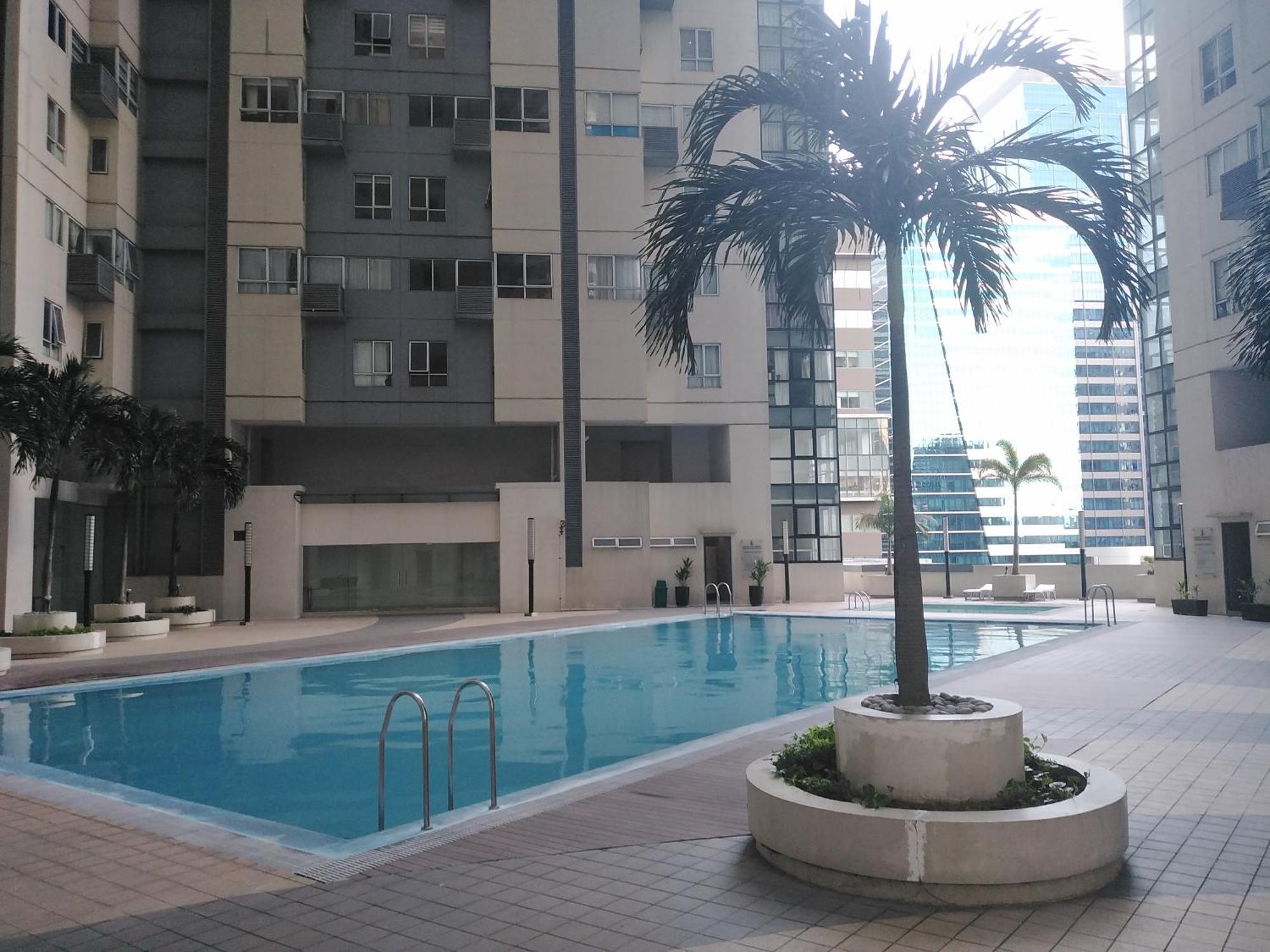 2 Bedrooms Units Forbes Area 5Th Avenue Bgc Center マニラ市 エクステリア 写真
