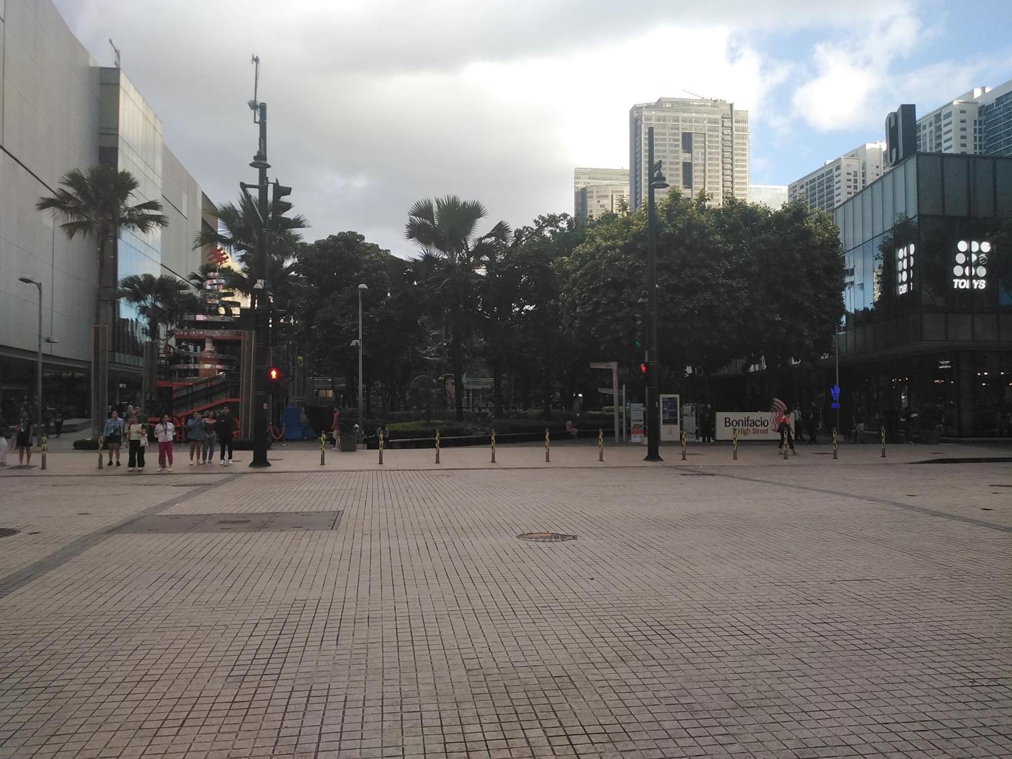 2 Bedrooms Units Forbes Area 5Th Avenue Bgc Center マニラ市 エクステリア 写真